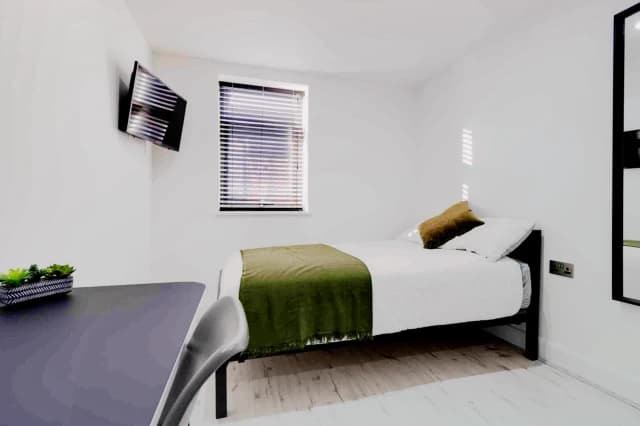 10 Leopold road, L7 image