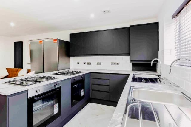 39 Connaught Road, L7 image