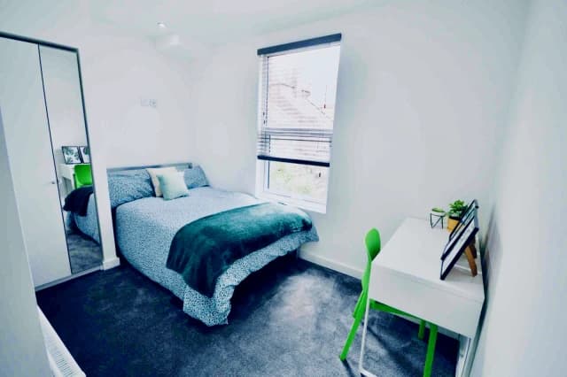 5 Esher Road, L6
