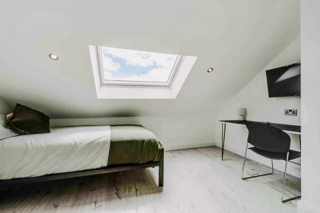 16 Deane road, L7 image