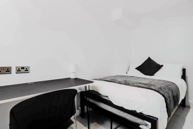 16 Deane road, L7 image