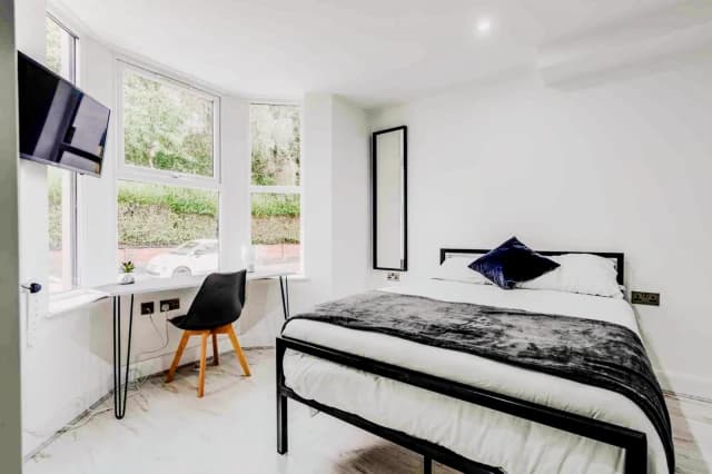 11 Brookdale Road, L15 image