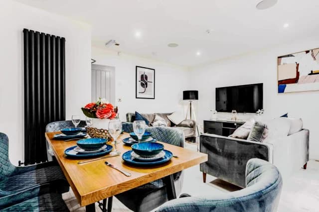 11 Brookdale Road, L15 image 4
