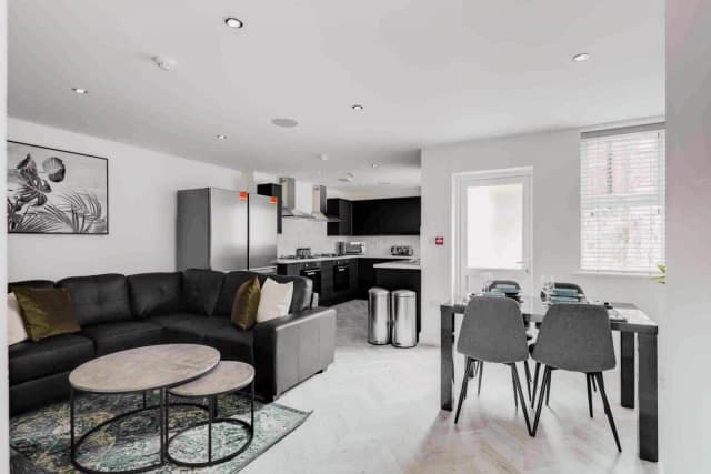66 Granville Road, L15 image 3