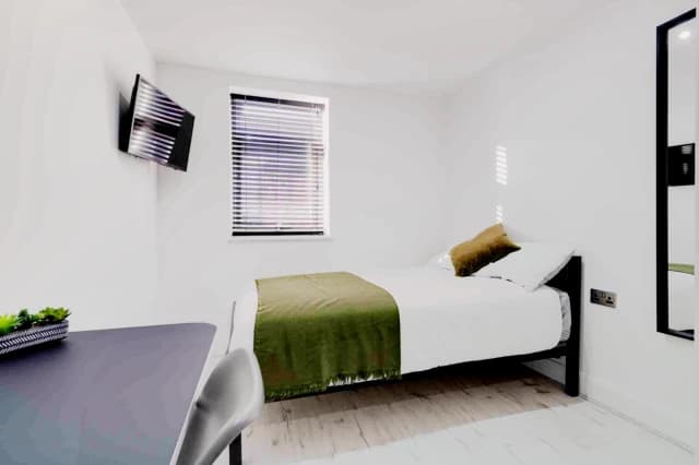 124 Empress Road, L7 image