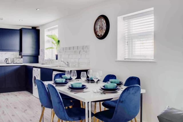 79 Cotswold Street, L7