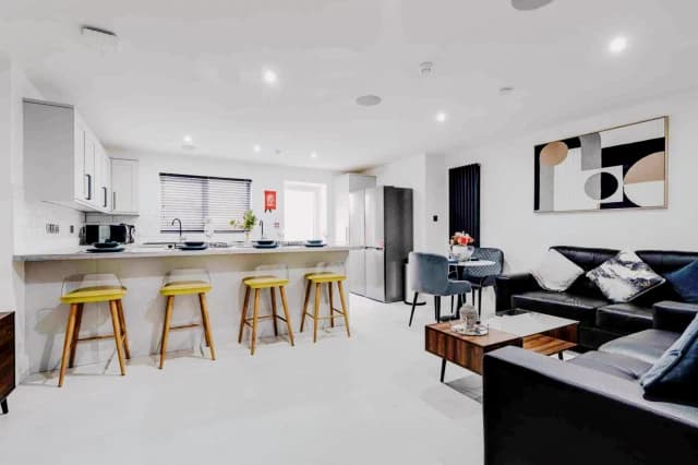 54 Gainsborough road, L15