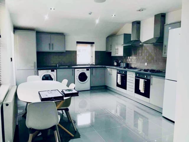 38 Ferndale Road, L15 image 2