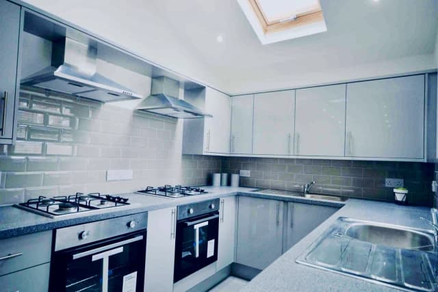 5 Esher Road, L6 image 2