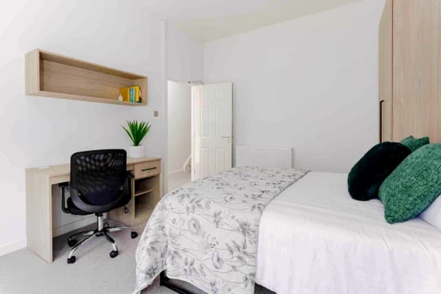 97 Boswell Street, L8 image 5
