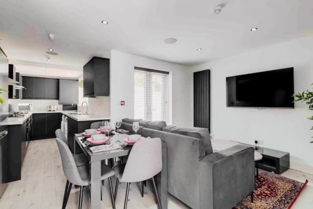 8 Talton Road, L15 image 3
