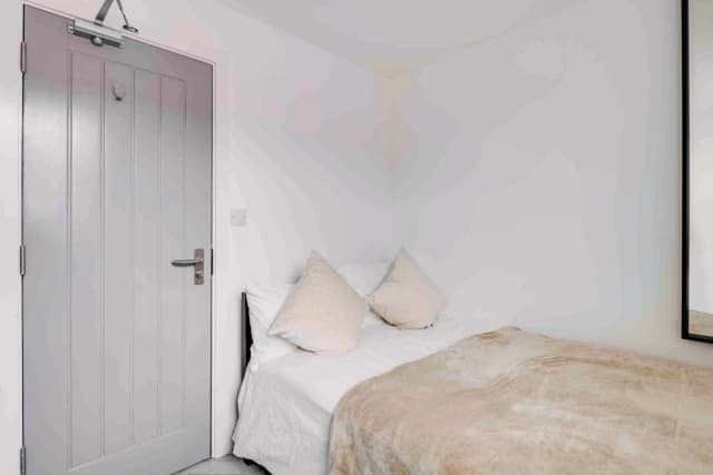 130 Cranborne Road, L15 image