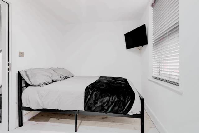 11 Brookdale Road, L15 image