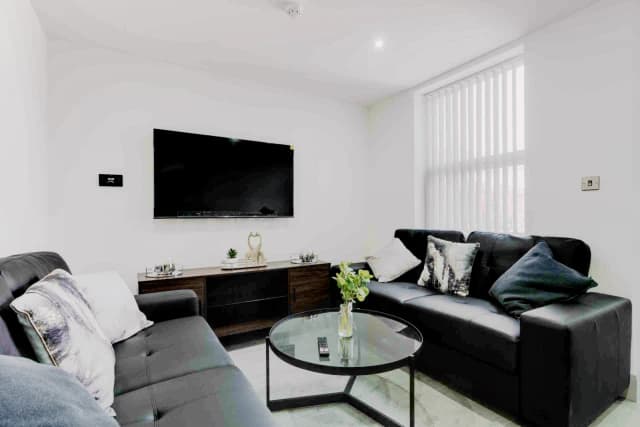 29 Grosvenor Road, L15 image 2