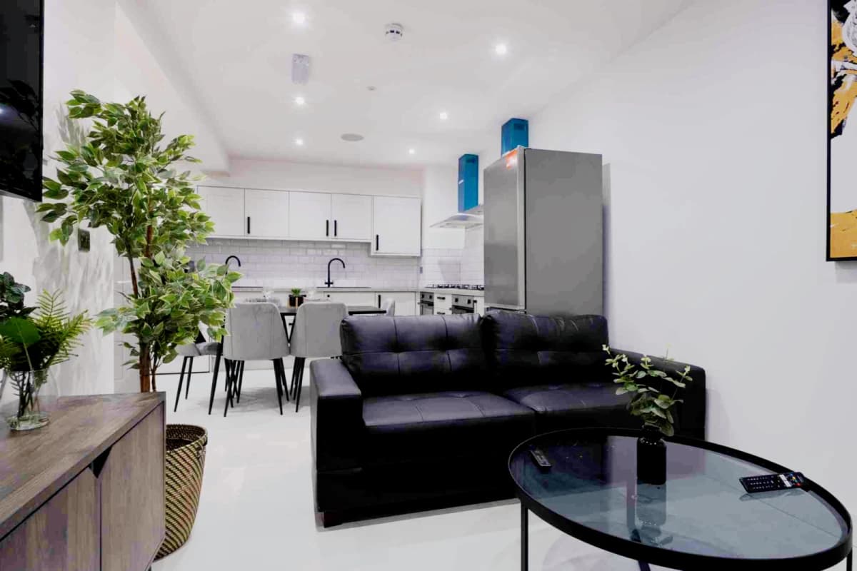 2a Baggholme Road image 2