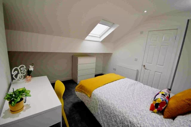 114 Cranborne Road, L15 image 5