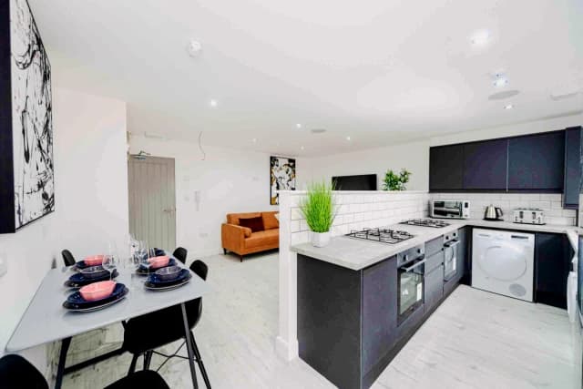 104 Cranborne Road, L15 image 4