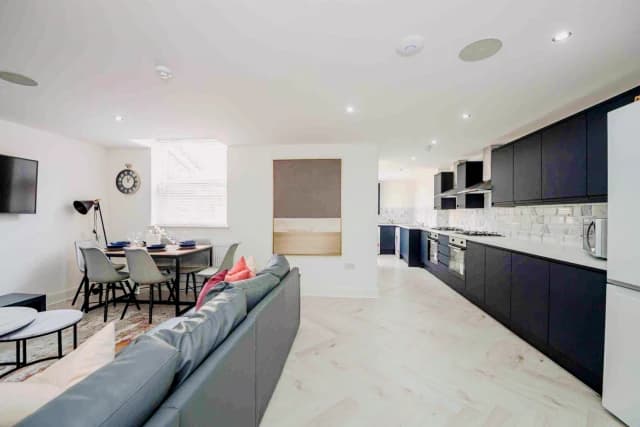 39 Salisbury Road, L15 image 3