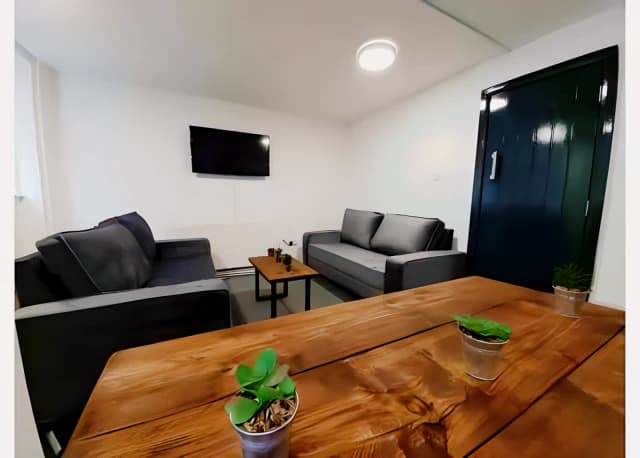 174 Cranborne Road, L15 image 2
