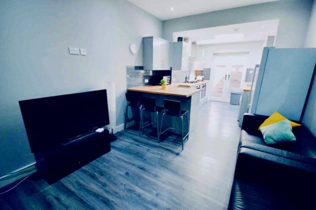 34 Granville Road, L15