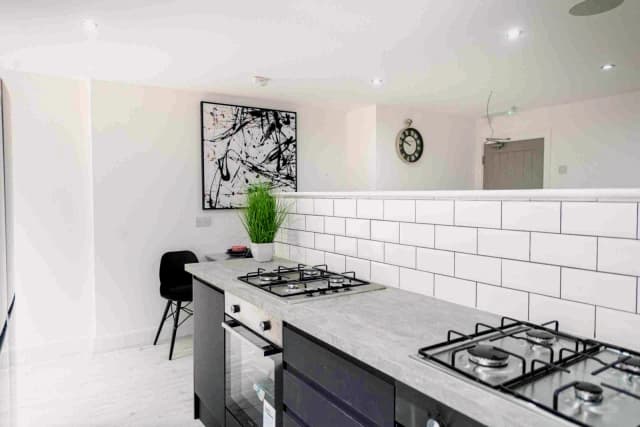 104 Cranborne Road, L15 image 5