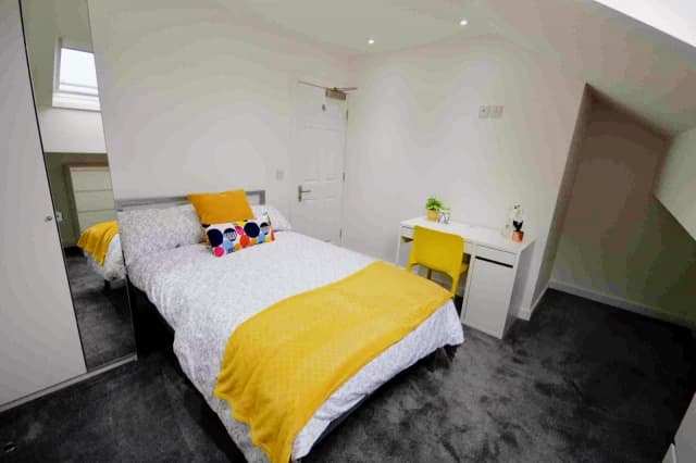 114 Cranborne Road, L15 image 4