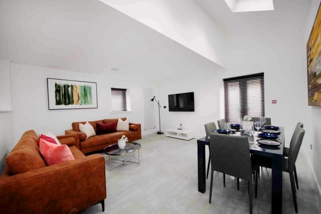 7 Langton Road, L15