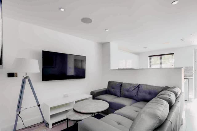 16 Wellington Avenue, L15 image 2