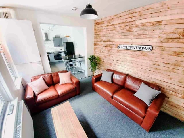 61 Garmoyle Road, L15