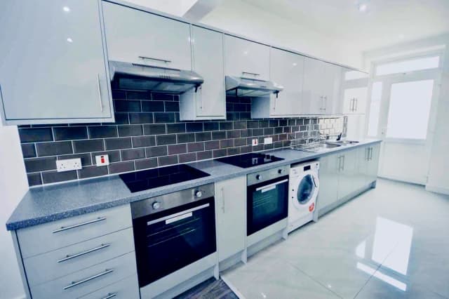 58 Egerton road, L15 image 2