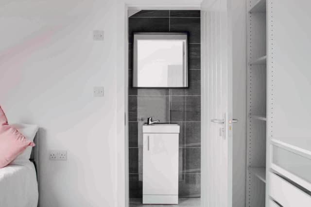 40 Cranborne Road, L15 image 5