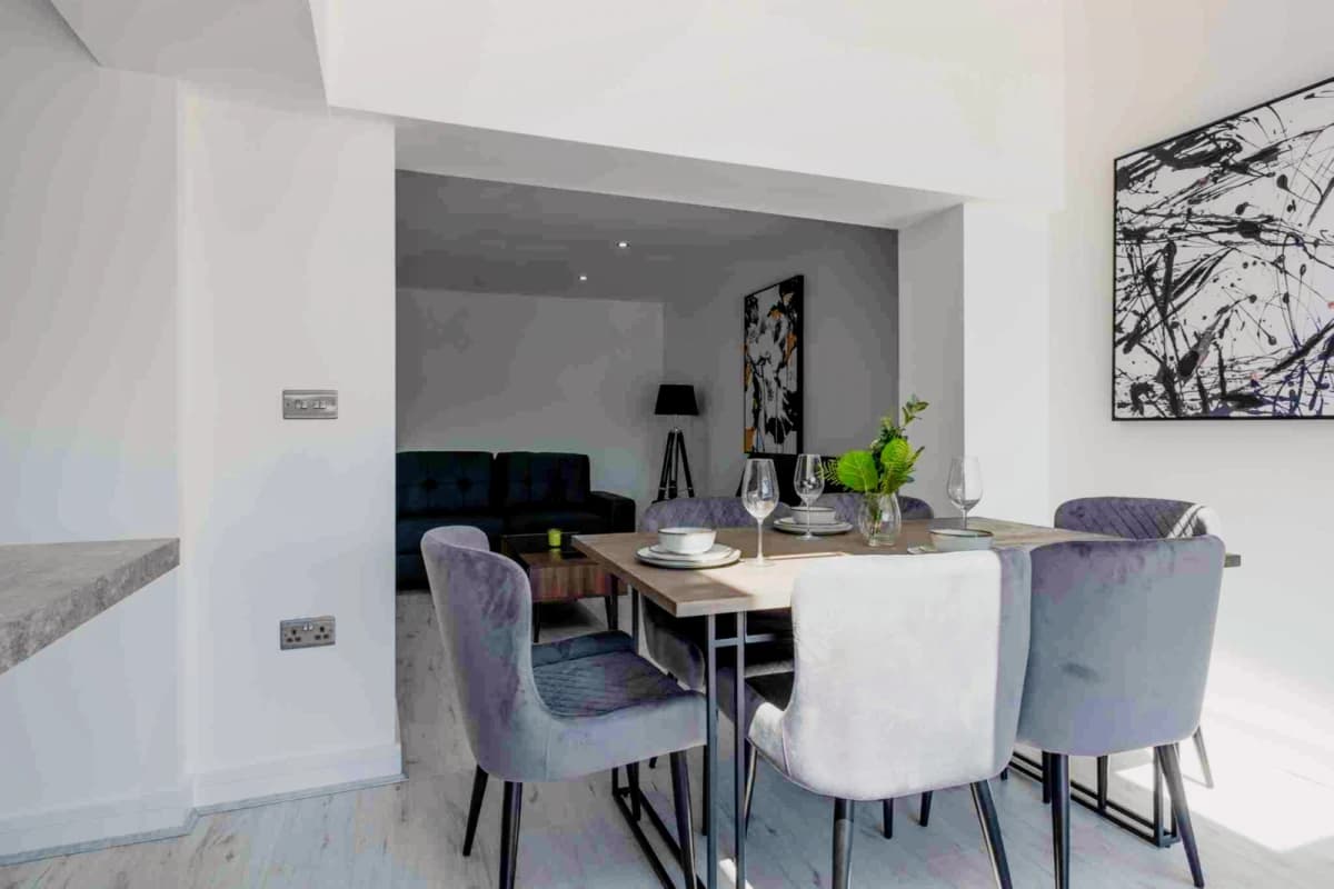 135 Monks Road image 3