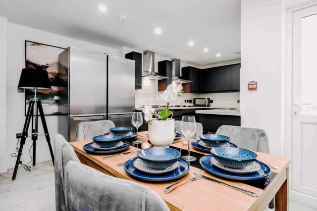 107 Cranborne Road, L15 image 3