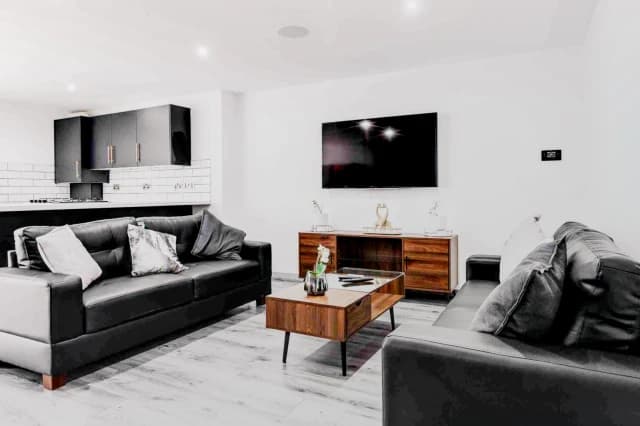 7b Gainsborough Road, L15 image 3