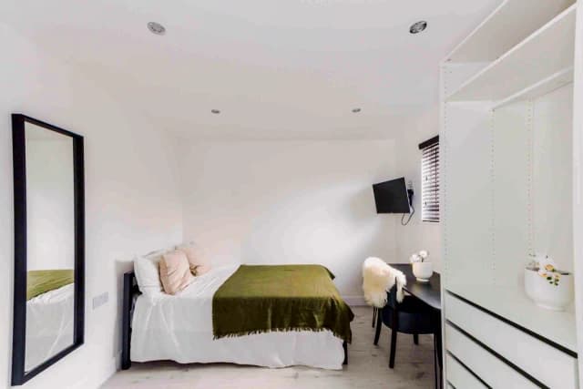 104 Cranborne Road, L15 image
