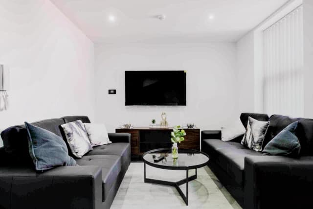 29 Grosvenor Road, L15 image 3