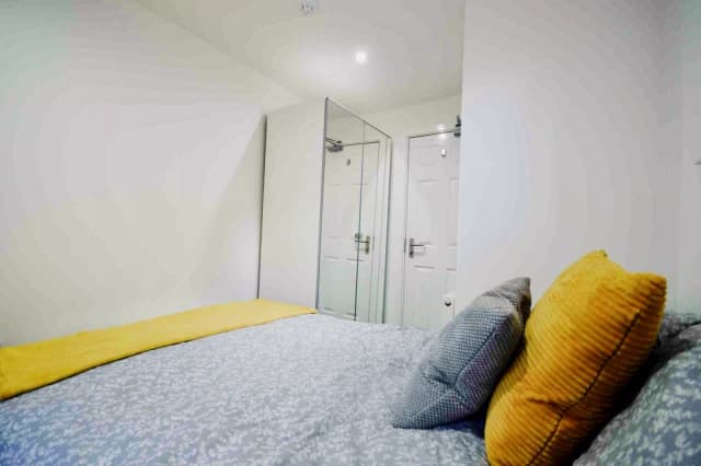 114 Cranborne Road, L15 image