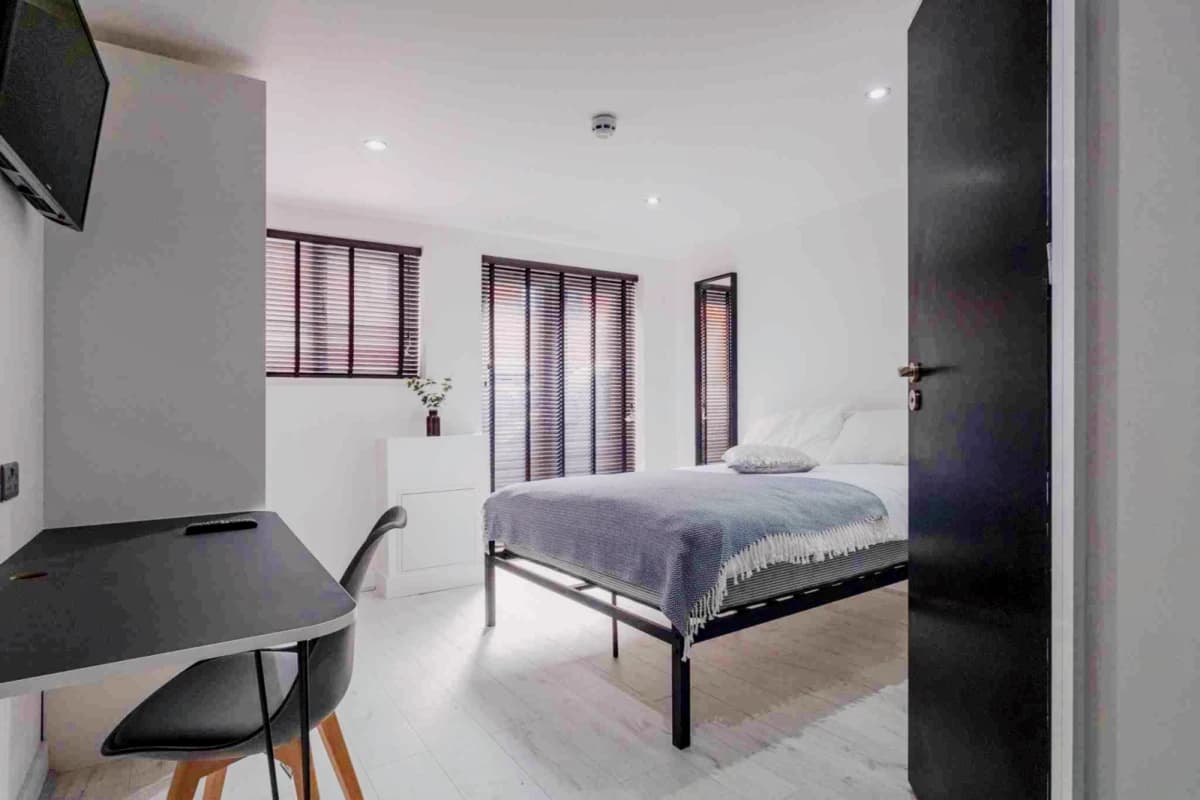 8 High Street – Antler House image 3