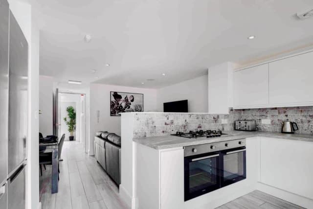 16 Wellington Avenue, L15 image