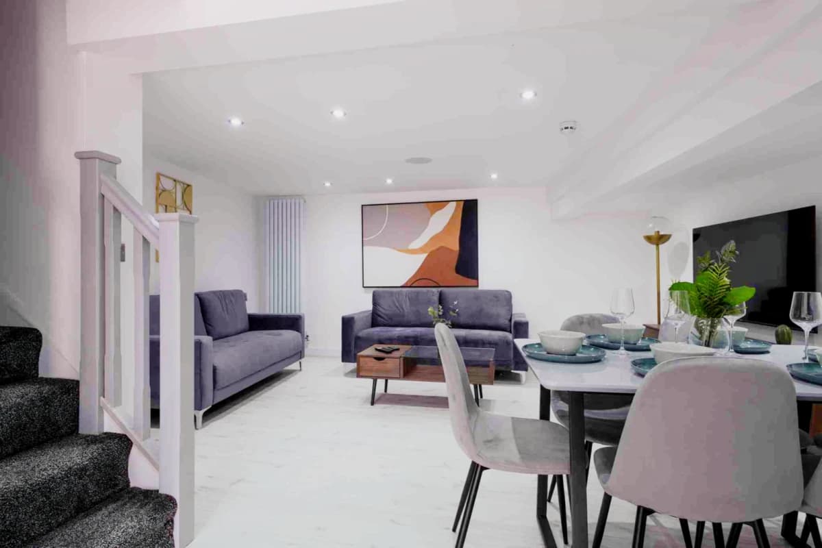 87 Monks Road image 2