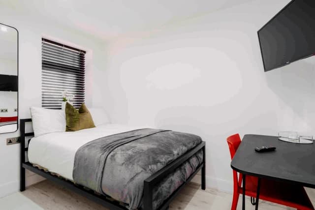 107 Cranborne Road, L15 image