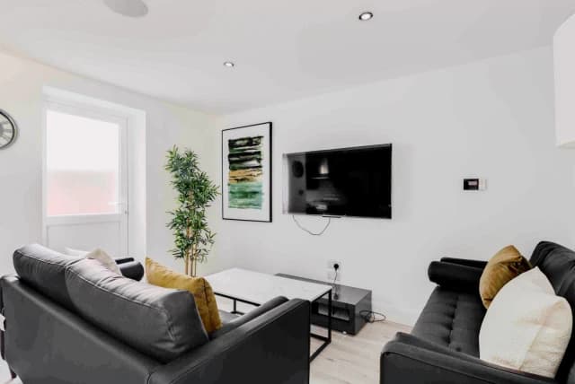 142 Alderson Road, L15