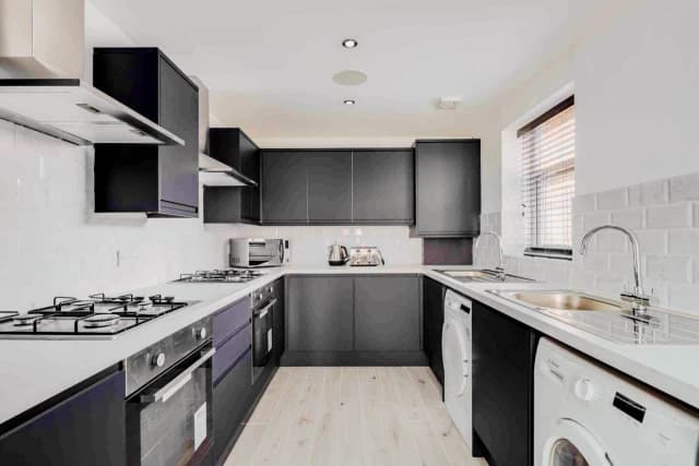 142 Alderson Road, L15 image 5