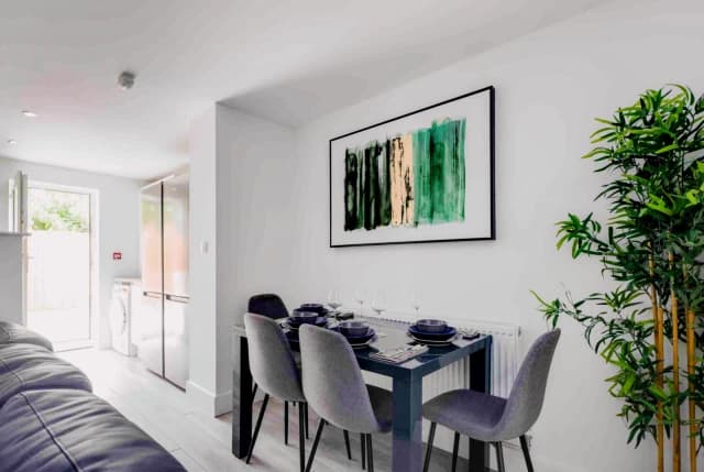 16 Wellington Avenue, L15 image