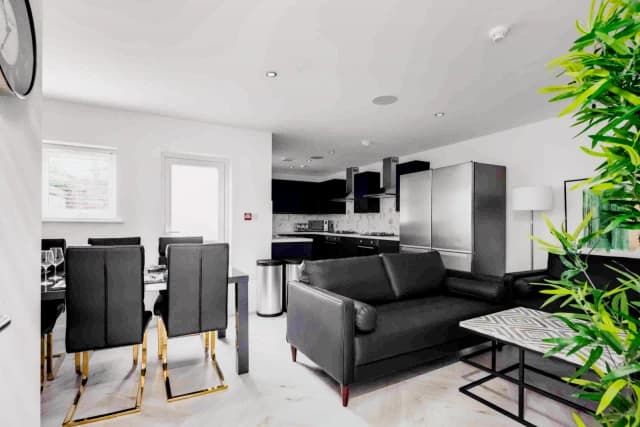 128 Alderson Road, L15 image 2