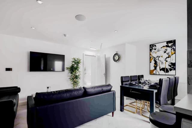 128 Alderson Road, L15 image 3
