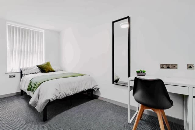 7b Gainsborough Road, L15 image
