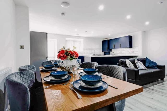 7b Gainsborough Road, L15 image 2