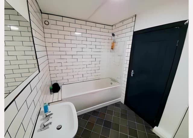 174 Cranborne Road, L15 image