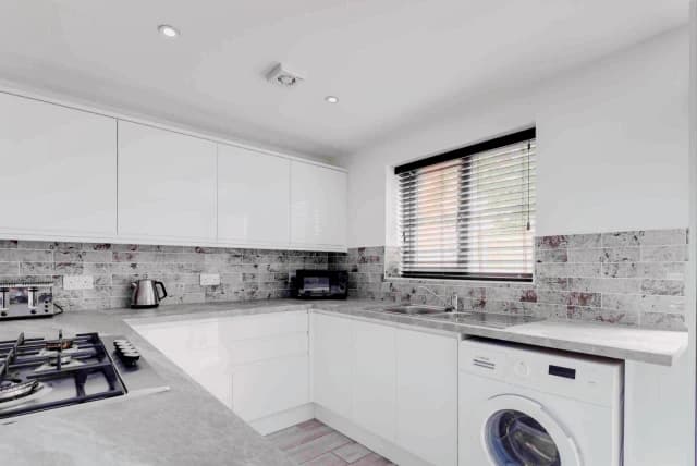 16 Wellington Avenue, L15 image